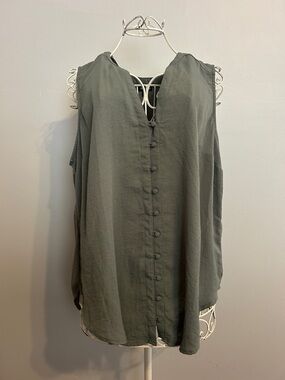 torrid Olive Green Sleeveless Button-Front Blouse